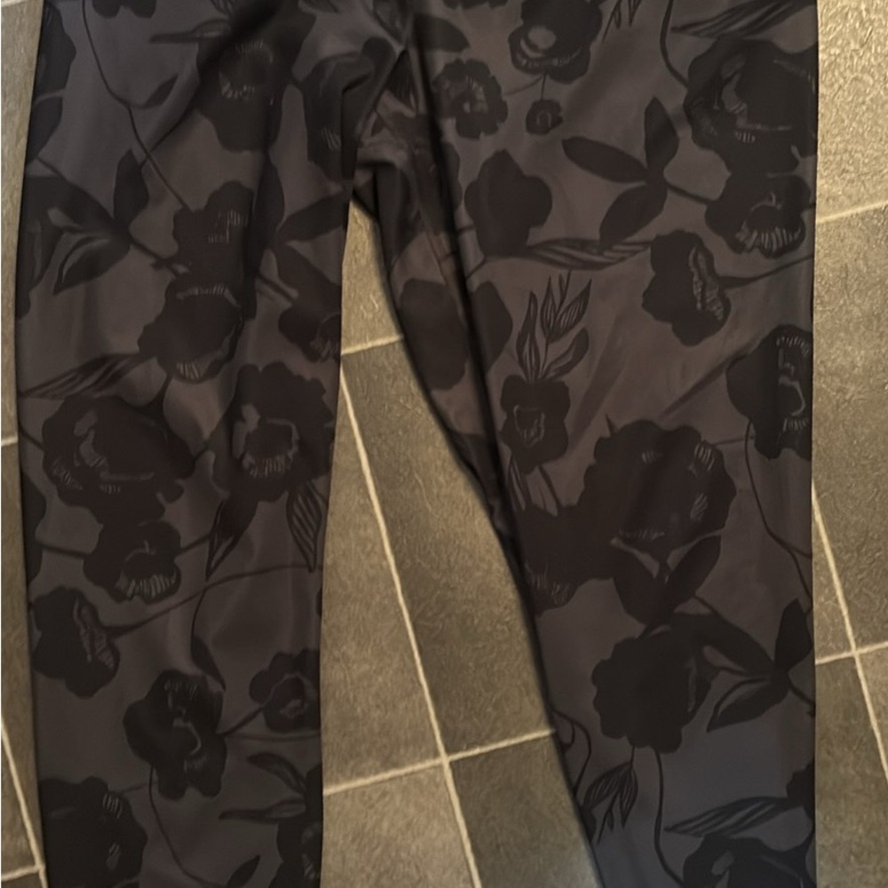 Lululemon 10 capris leggings